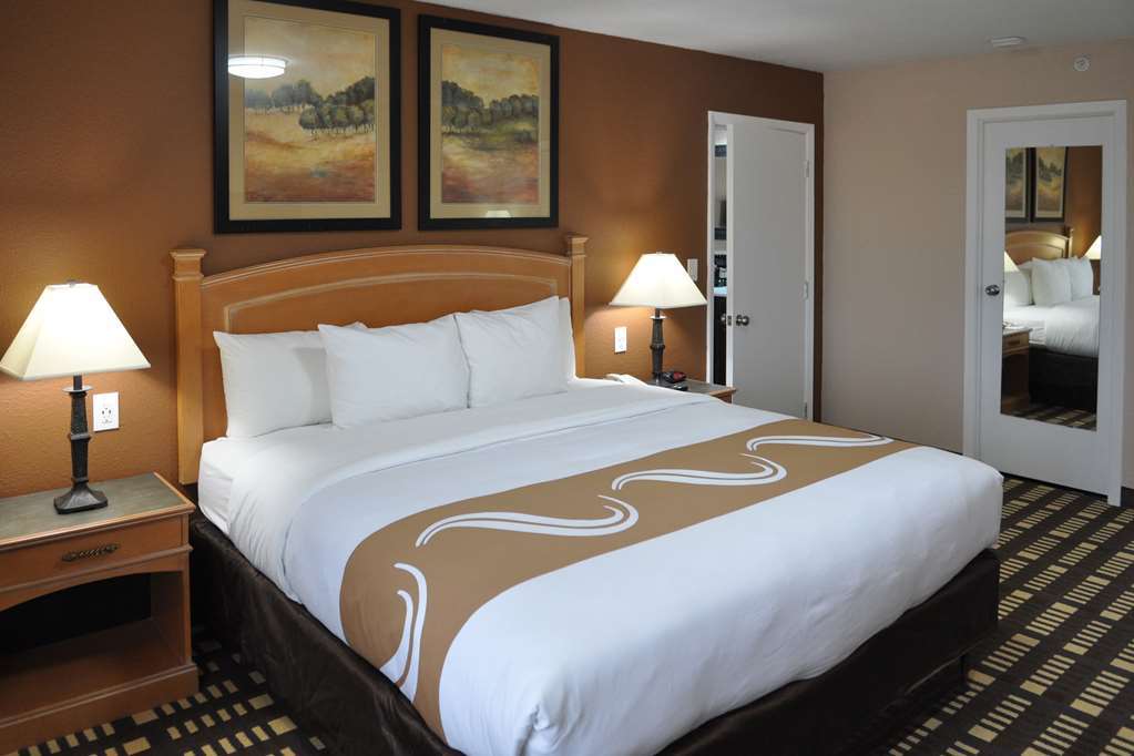 Quality Inn & Suites Plano East - Richardson Habitación foto